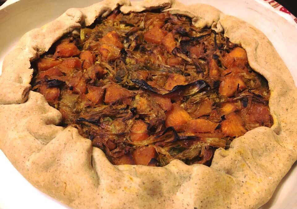 TORTA SALATA DI FARRO CON ZUCCA, PORRI E NOCCIOLE