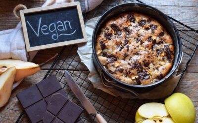 TORTA VEGANA ALLE MELE, PERE E CIOCCOLATO