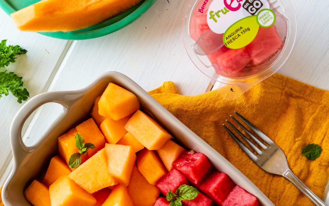 FRUTTA: MEGLIO MANGIARLA AI PASTI O LONTANO?